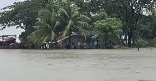 গভীর নিম্নচাপে উত্তাল সাগর, প্লাবিত হচ্ছে দেশের নিম্নাঞ্চল